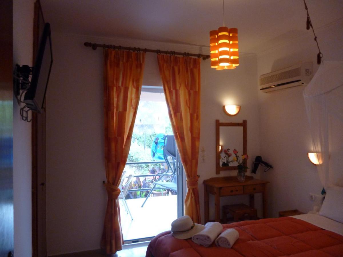 Kostas Apartments & Studios アギオス・ゲオルギオス・パゴン エクステリア 写真