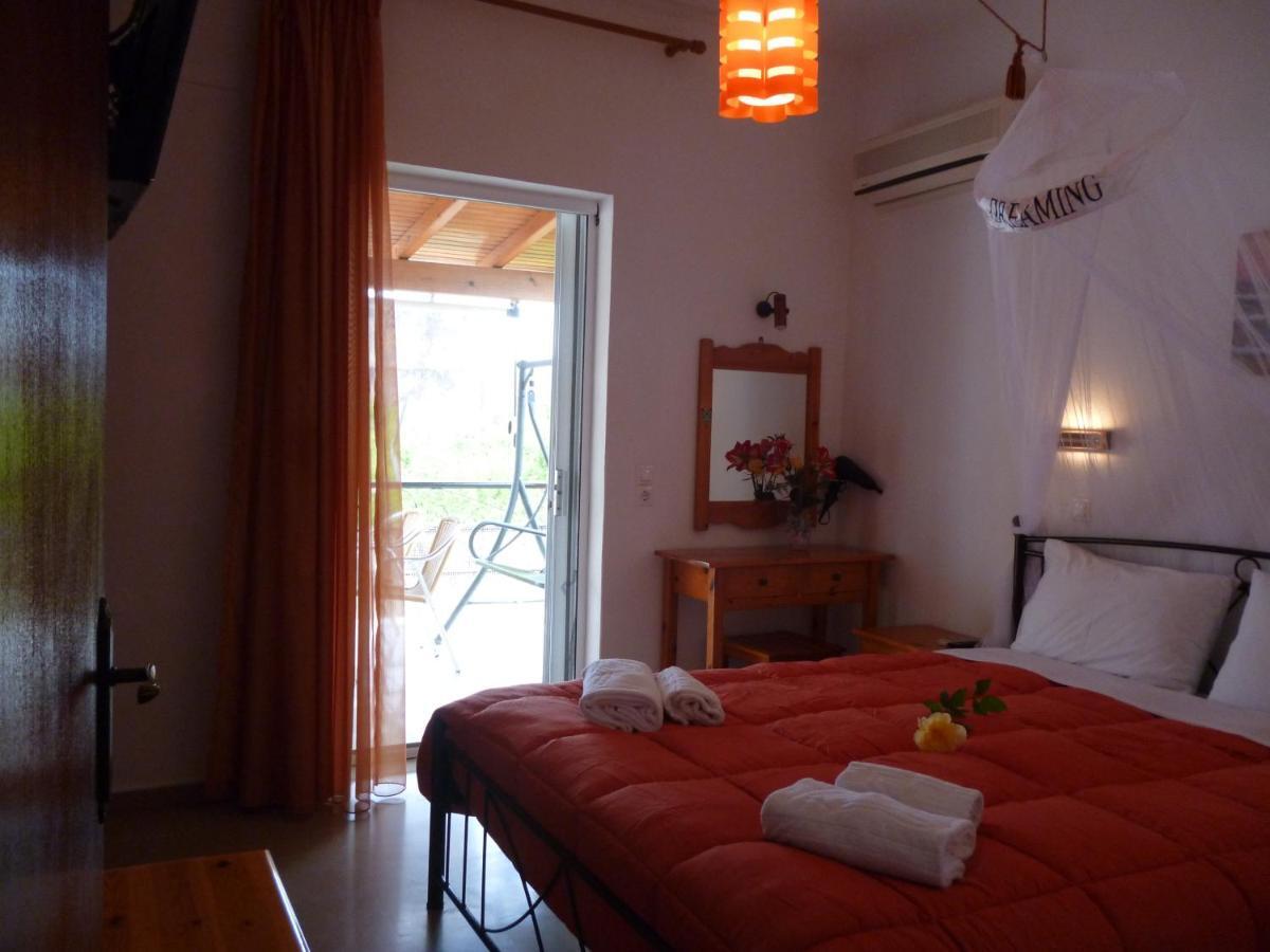 Kostas Apartments & Studios アギオス・ゲオルギオス・パゴン エクステリア 写真