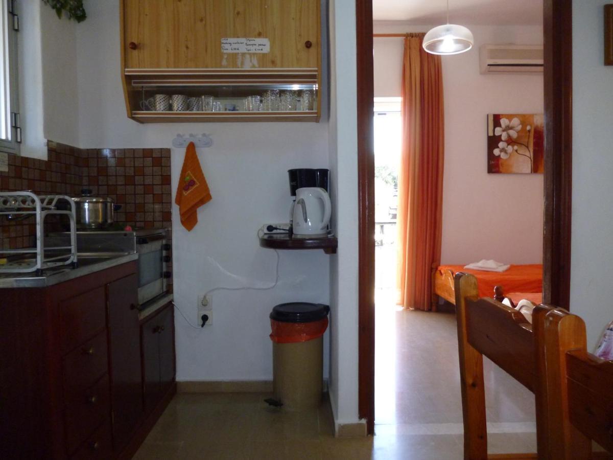Kostas Apartments & Studios アギオス・ゲオルギオス・パゴン エクステリア 写真