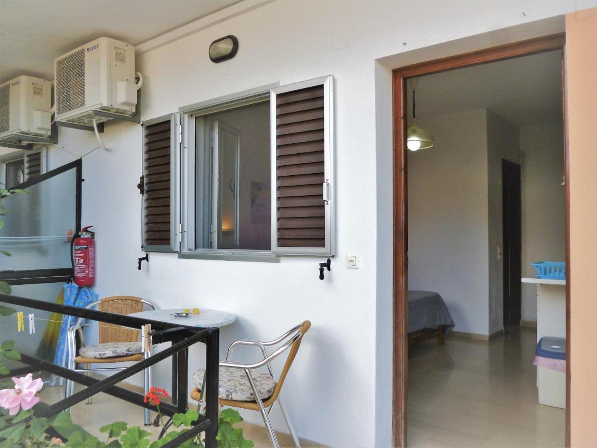 Kostas Apartments & Studios アギオス・ゲオルギオス・パゴン エクステリア 写真